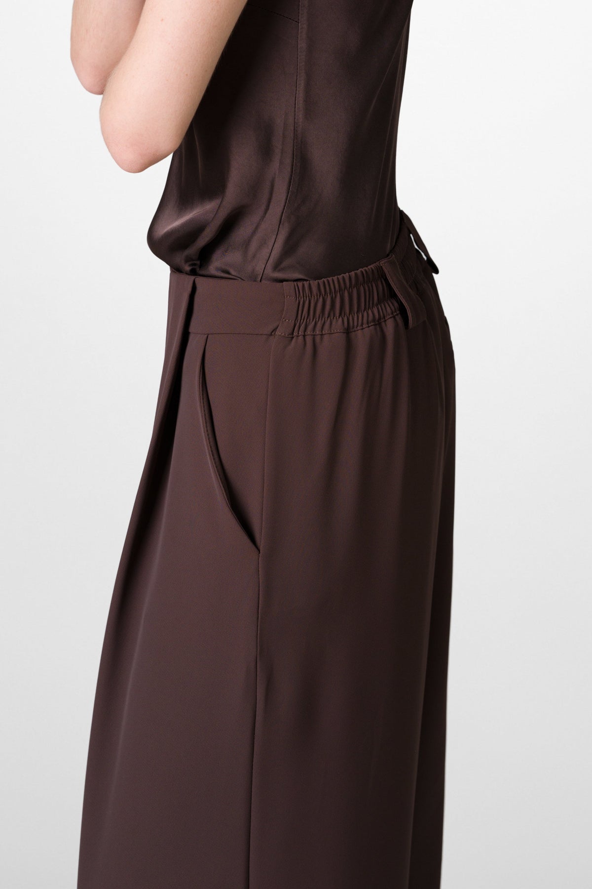 Lana Pleated Elastic Waist Trousers | Espresso Brown