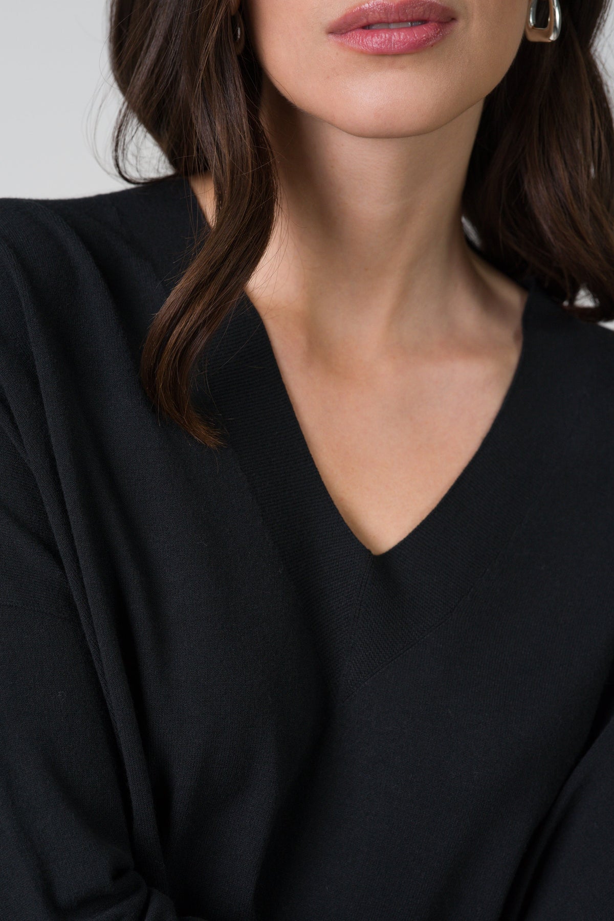 Layla V Neck Sweater | Black | Fine Knit