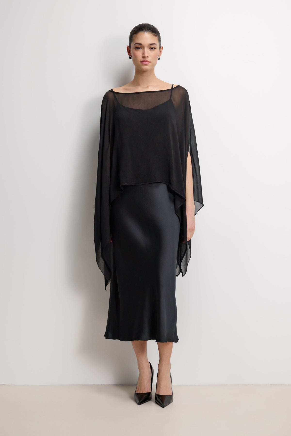 Emberly Lightweight Poncho | Black